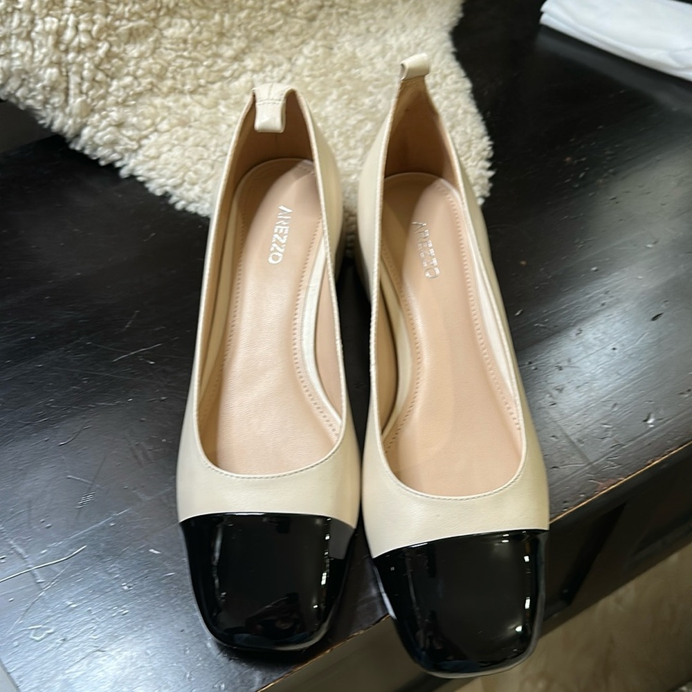 Arezzo Women's Black and Cream Leather Block Heel Shoes